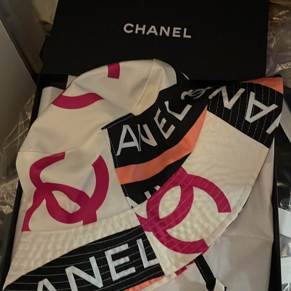 Chanel 22S cloche hat L - Picture 2 of 4